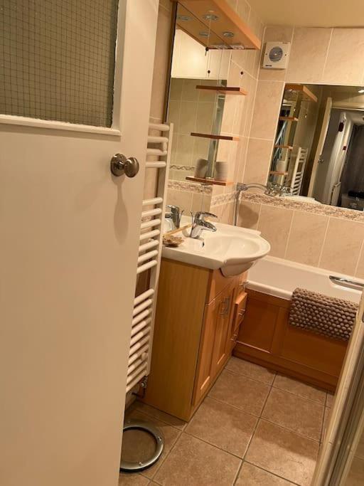 Harbourside 2 Bed Apartment, Bridge Views Barmouth