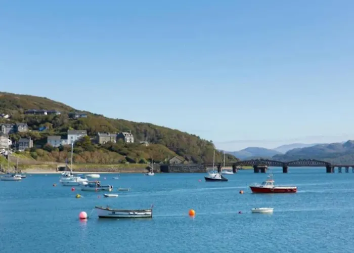 Harbourside 2 Bed Apartment, Barmouth Bridge Views