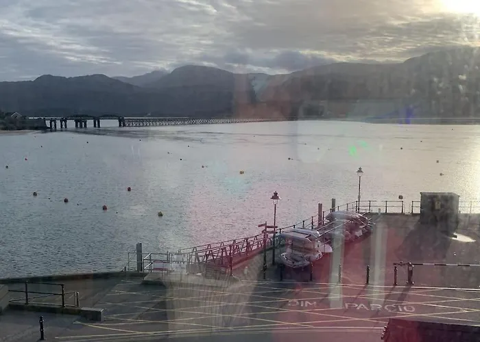 Harbourside 2 Bed Apartment, Barmouth Bridge Views