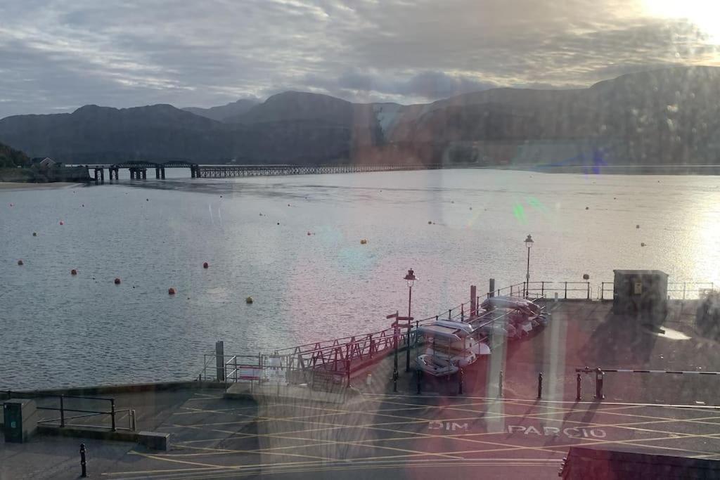 Harbourside 2 Bed Apartment, Bridge Views